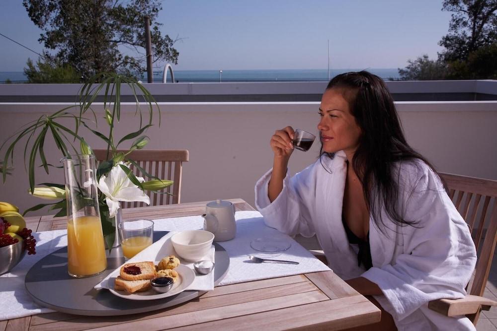 Noha Suite Hotel Riccione Exterior photo
